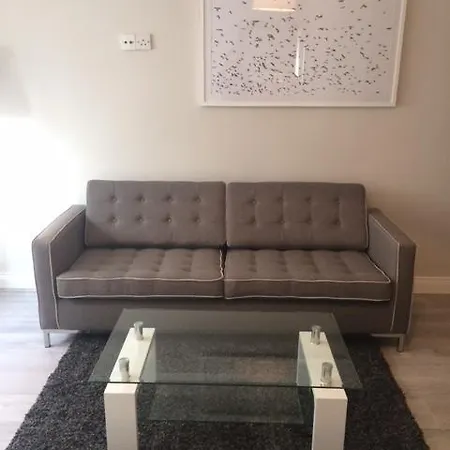 Francis Street 8 Apartment *